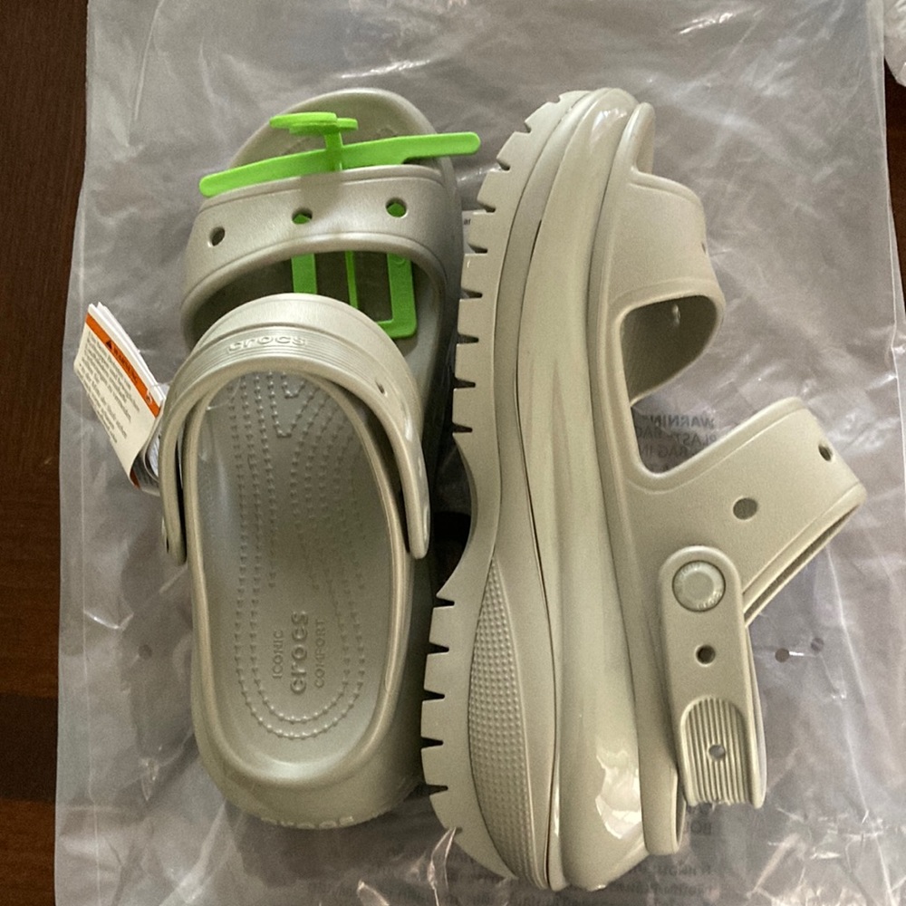 NIB Crocs Mega Crush Elephant sandals 7